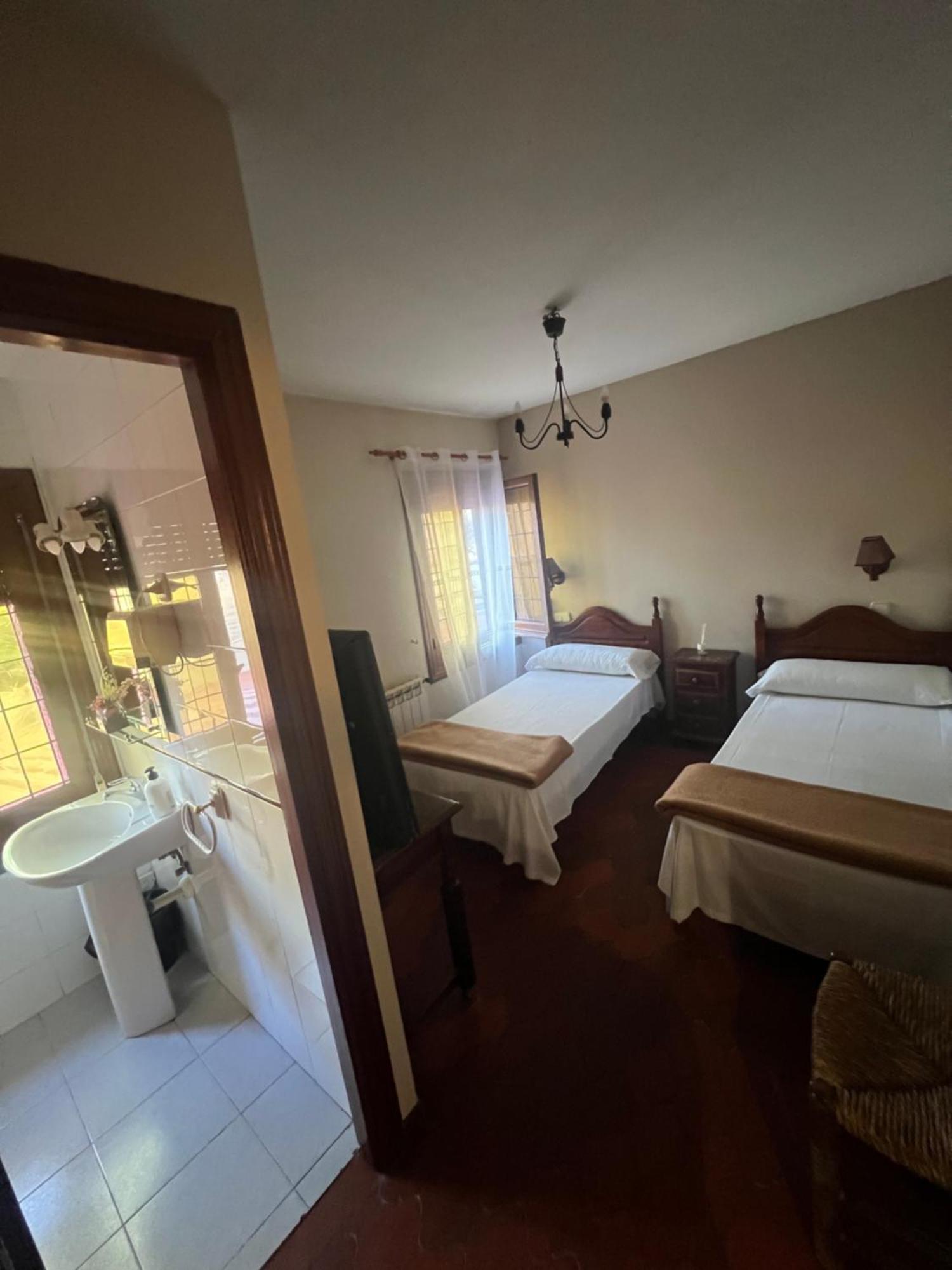 Hostal Sabor Fusion Hotel La Pradera de Navalhorno Exterior photo
